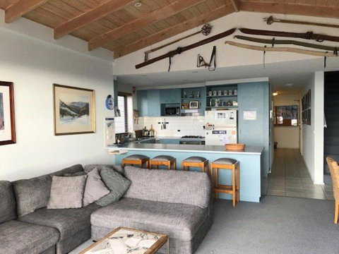 Candoux 5 - Darwin Holiday 0