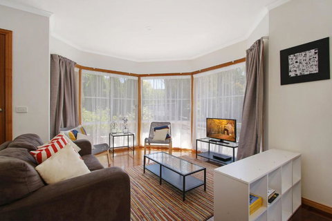 Canyon Walk Unit - On The Ovens River - Darwin Holiday 1