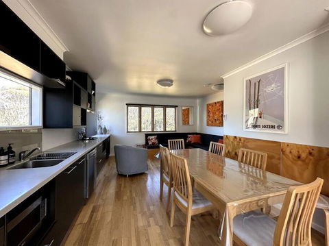 Cape Cod Chalet, Alpine-getaways - Darwin Holiday 0