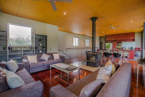 Cape Horn Vineyard 5 Bedroom Riverfront House On Working Vineyard - Darwin Holiday 4