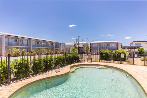 Capella Coach Inn - Darwin Holiday 1