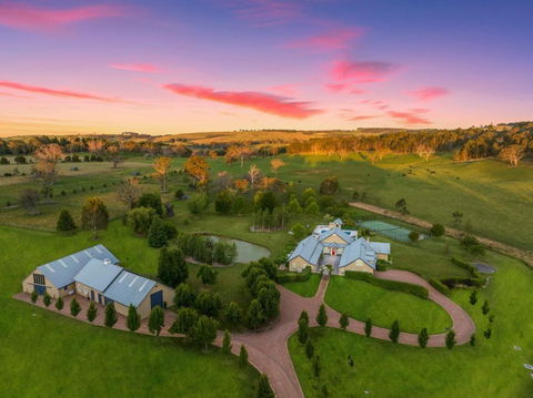Carinya, Berrima, Southern Highlands - Darwin Holiday 0
