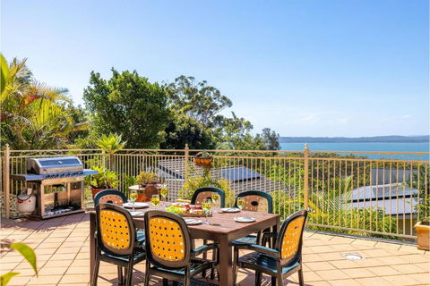 Casa Carinho, 24 Wallawa Rd - Spectacular Water Views, Pet Friendly, Air Con And Wi-Fi - Darwin Holiday 0