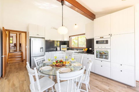 Casa Carinho, 24 Wallawa Rd - Spectacular Water Views, Pet Friendly, Air Con And Wi-Fi - Darwin Holiday 4