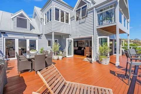 Casa Con Vista Luxury Waterfront Home, Sleeps 10 - Darwin Holiday 1