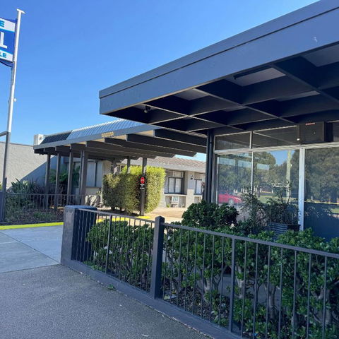 Castle Motel Bairnsdale - Darwin Holiday 0
