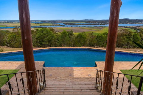 Casa Del Rio - LJHooker Yamba - Darwin Holiday 1