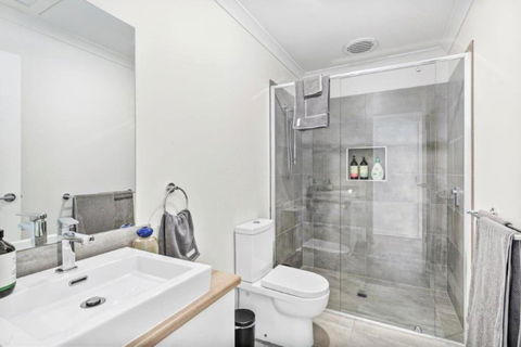 CASA EMEC- PETS WELCOME Luxury, Aircon, Walk To The Shops And Beach! Outdoor Shower And Garage Parking - Darwin Holiday 4
