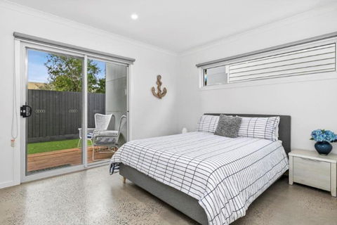 CASA EMEC- PETS WELCOME Luxury, Aircon, Walk To The Shops And Beach! Outdoor Shower And Garage Parking - Darwin Holiday 3