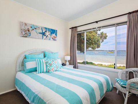 Casa Martins Absolute Waterfront House - Darwin Holiday 1