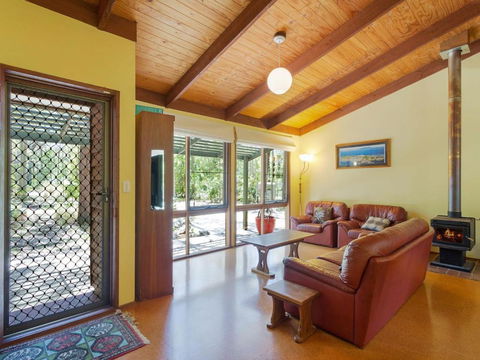 Caseys Pet Friendly Beach Cottage - Darwin Holiday 1