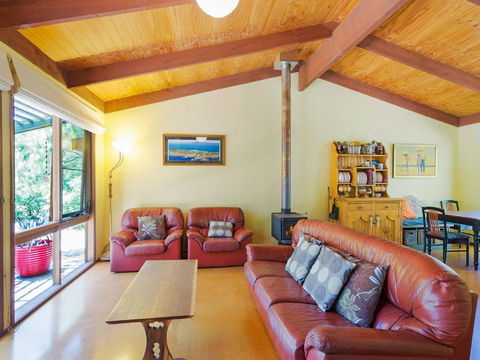Caseys Pet Friendly Beach Cottage - Darwin Holiday 3