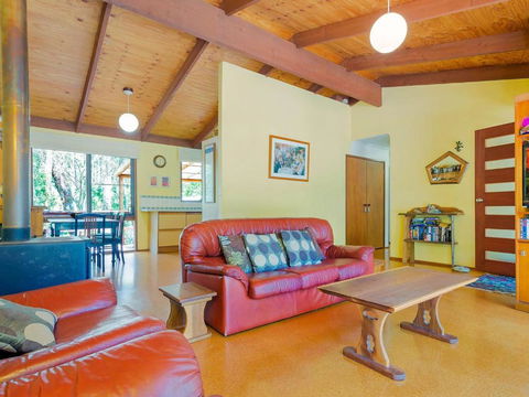 Caseys Pet Friendly Beach Cottage - Darwin Holiday 4