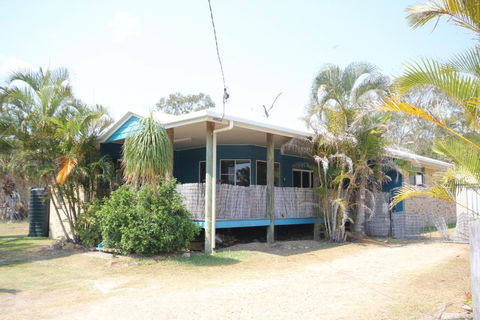 CASTAWAY BEACH HOUSE- NO Parties - NO Pets - Darwin Holiday 0