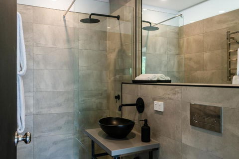Castlemaine Gardens Luxury Glamtainer - Darwin Holiday 4