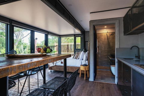 Castlemaine Gardens Luxury Glamtainer - Darwin Holiday 3