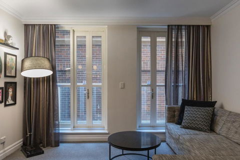 CBD Executive Apartment Right By The Harbour - Darwin Holiday 1
