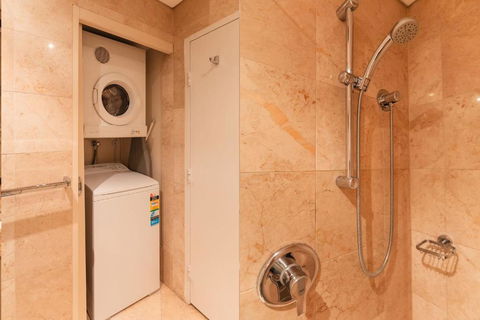 CBD Executive Apartment Right By The Harbour - Darwin Holiday 3