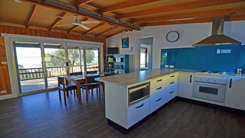 CDC-625 Beach House Incl.rear 2BR Studio - Darwin Holiday 2