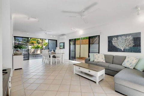 Cedar Family Home Retreat - Darwin Holiday 0