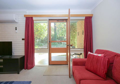 Cedar Holiday Units - Apartment 2 - Darwin Holiday 1