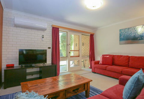 Cedar Holiday Units - Apartment 2 - Darwin Holiday 2