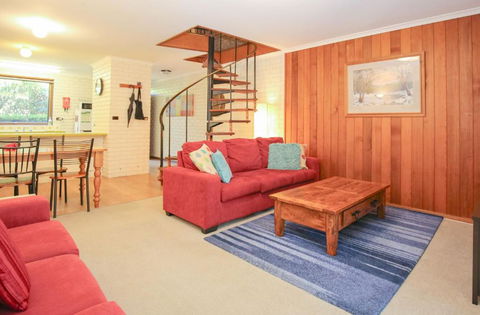 Cedar Holiday Units - Apartment 2 - Darwin Holiday 4