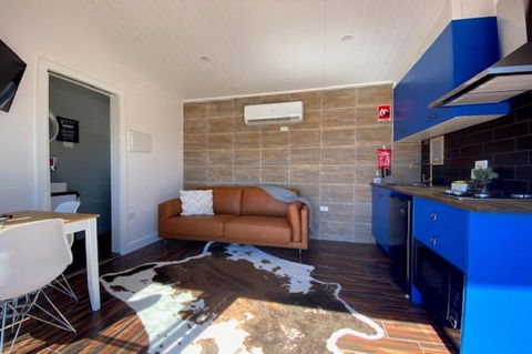 Celestine - 1 Bed Cabin With Outdoor Bath - Kundalini Lodge - Darwin Holiday 2