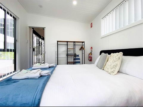 Celestine - 1 Bed Cabin With Outdoor Bath - Kundalini Lodge - Darwin Holiday 3