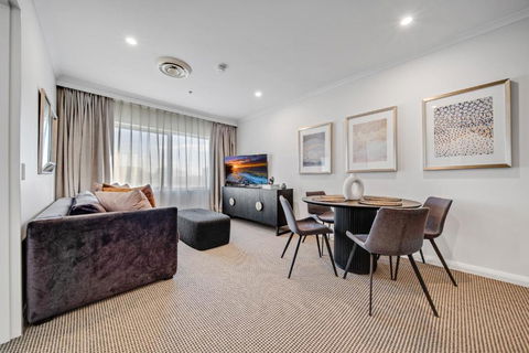 Center 1-Bed With Sauna, Gym, BBQ & Parking - Darwin Holiday 2