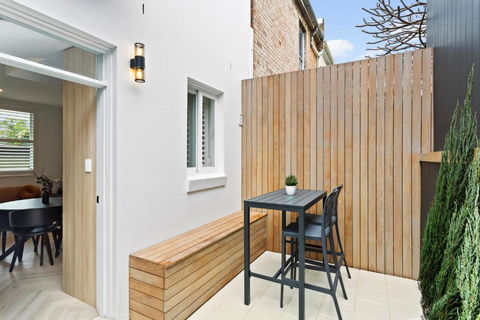Central 2-Bed Terrace House By The Harbour - Darwin Holiday 1
