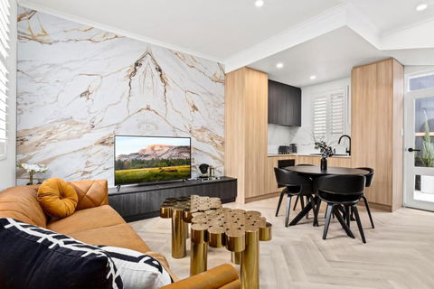 Central 2-Bed Terrace House By The Harbour - Darwin Holiday 0