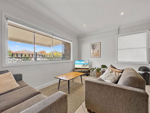 Central Armidale 2-Bedroom Apartment - Darwin Holiday 1