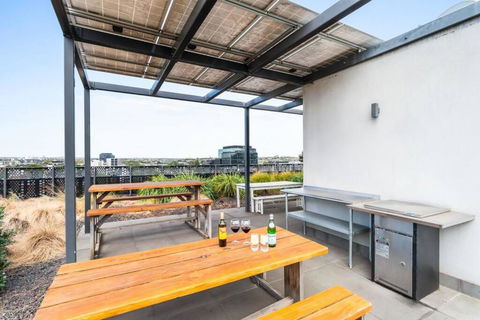 Central Chic Cool Richmond Apt 2BR Sleeps 6 - Darwin Holiday 1