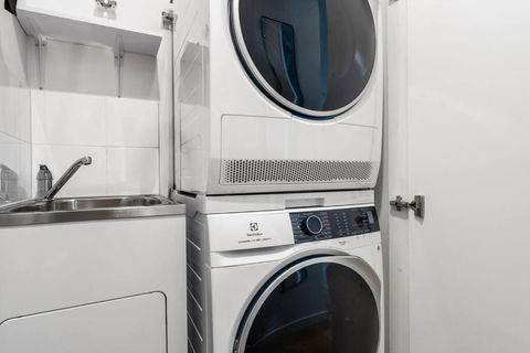 Central Chic Cool Richmond Apt 2BR Sleeps 6 - Darwin Holiday 4