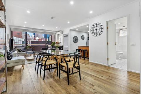 Central City Chic - Sleeps 6, Free Parking - Darwin Holiday 1