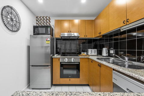 Central City Chic - Sleeps 6, Free Parking - Darwin Holiday 3