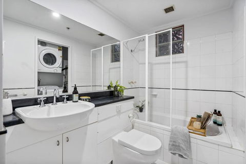 Central City Chic - Sleeps 6, Free Parking - Darwin Holiday 4