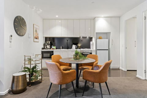 Central Entertainer With Panoramic City Views - Darwin Holiday 3