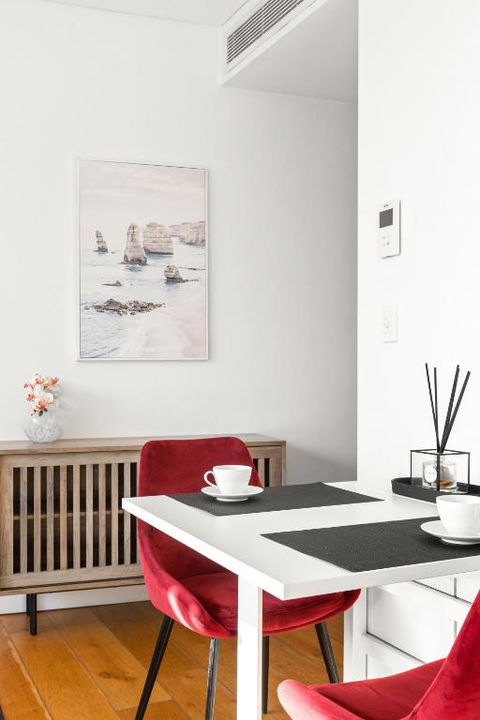 Central, Modern 1 Bedroom With Air-con & Balcony - Darwin Holiday 3