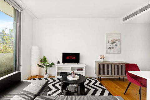 Central, Modern 1 Bedroom With Air-con & Balcony - Darwin Holiday 1