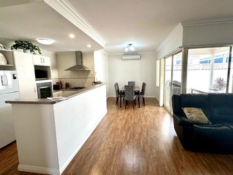 Central On Kent - Darwin Holiday 3