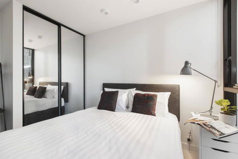 Central Sleek City Living Close To Everything - Darwin Holiday 1