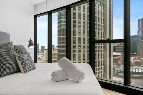 Central Southbank Apt W Stunning City Views & Pool - Darwin Holiday 2