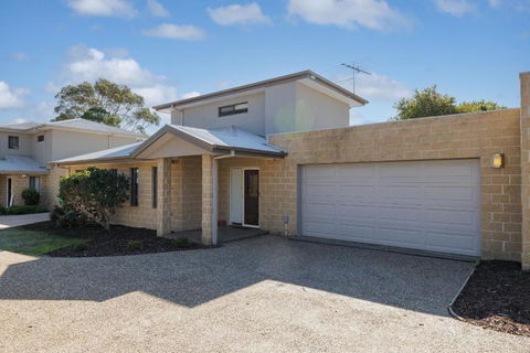 Central Town-house For Six By Ready Set Stay - Darwin Holiday 0