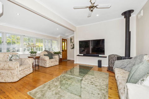 Charming 1-Bed Cottage With Private Garden - Darwin Holiday 1