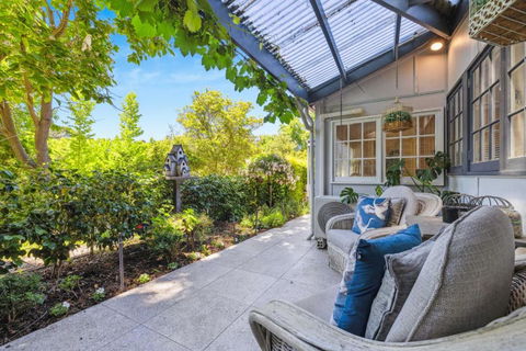 Charming 1-Bed Cottage With Private Garden - Darwin Holiday 2