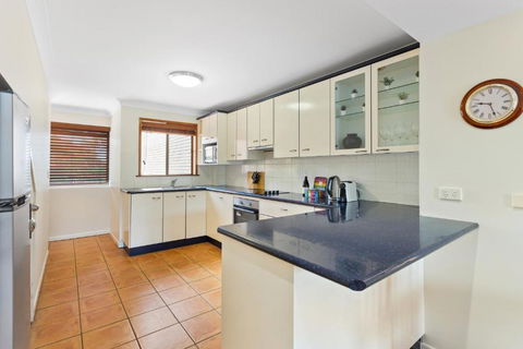 Charming 2-Bed Apartment With City Views - Darwin Holiday 2