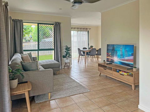 Charming 3-Bedroom 2-Bathroom Townhouse - Darwin Holiday 1