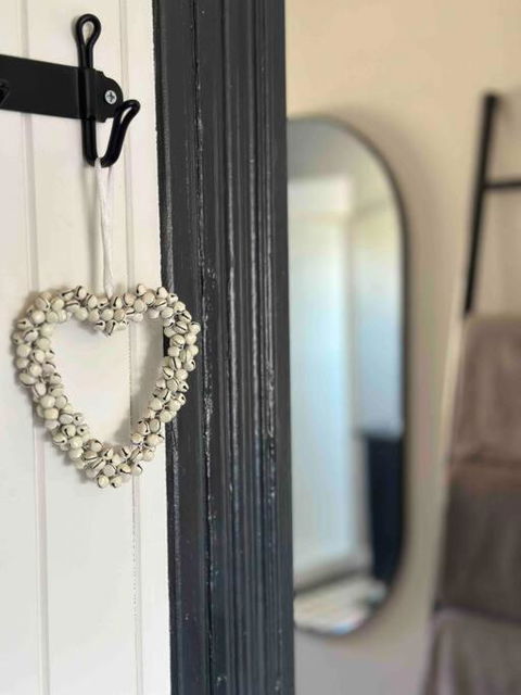 Charming 3 Bedroom Wine Country Cottage - Darwin Holiday 1